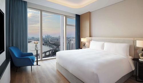 Premier Suite, 1 King Bed, River View