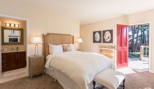 Single Queen Room with Patio