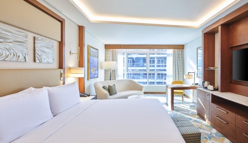King Premium Room Partial Nile View