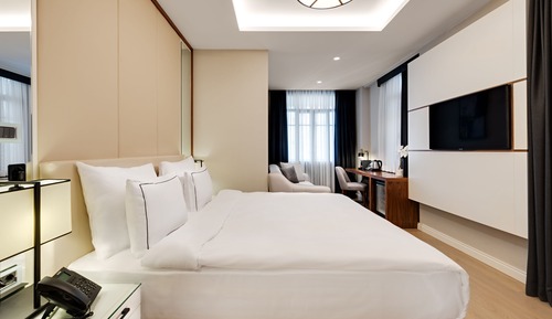 Suite, Balcony