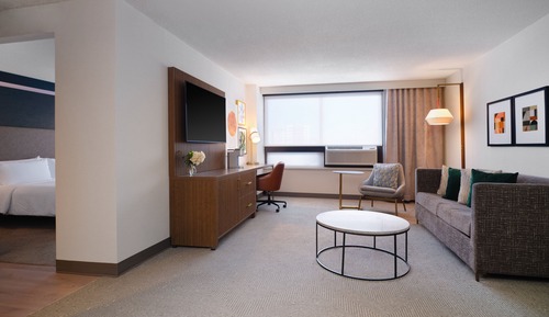 Suite, 1 King Bed, Mobility Accessible (Communications Accessible)