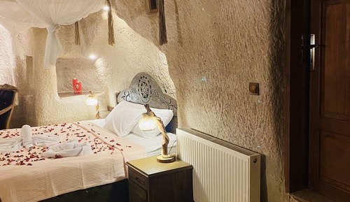 Deluxe Studio, 1 King Bed, Fireplace, Valley View