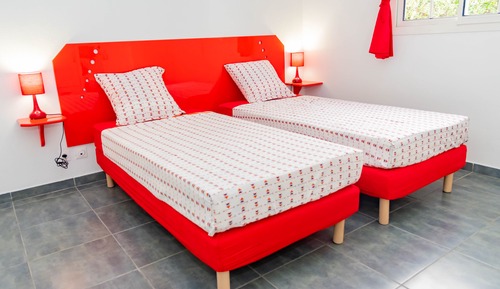 Comfort Villa, 2 Bedrooms, Terrace, Poolside