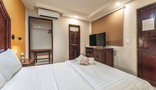 Standard Room, 1 King Bed