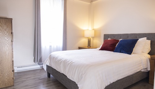 Suite avec chambre fermée + divan-lit