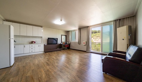 Room (Family Room C (barbecue cooking allow)