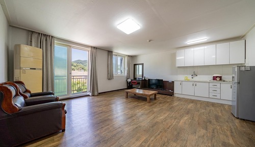 Room (Family Room B (barbecue cooking allow)