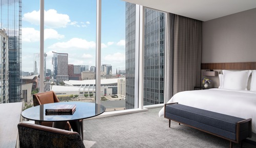 Premier Room, 1 King Bed, City View, Corner (Premier King)