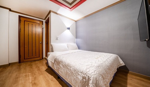 Room (Standard Room (5 OTT channels includi)