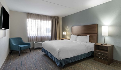 Suite, 1 King Bed, Accessible, Non Smoking
