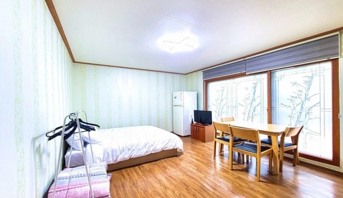 Room (Room 204 (Studio))
