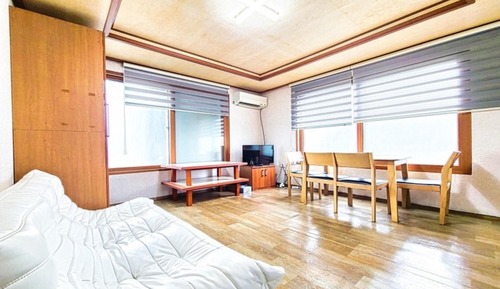 Room (Royal House (Rooftop))