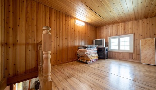 Room (Ocher Room (Unshared House))