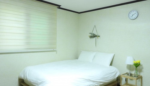 Room (303 Lavender)