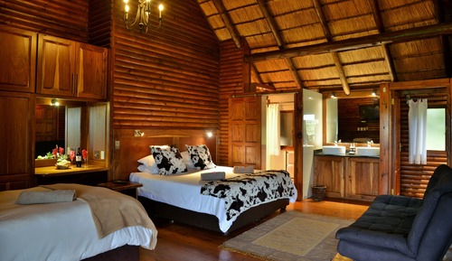 Family Cabin, 2 Bedrooms, Balcony, River View (Martial Eagle Unit 9)