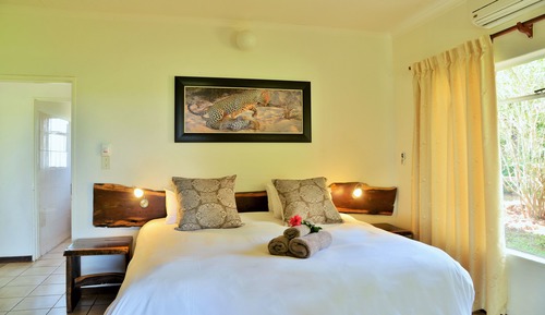 Family Chalet, 2 Bedrooms (Inyati (Unit No. 1))