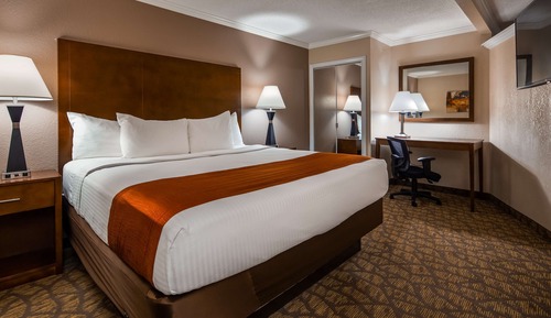 Suite, 1 King Bed, Non Smoking, Hot Tub (with Sofabed)