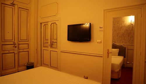 Golden Classic Room City View