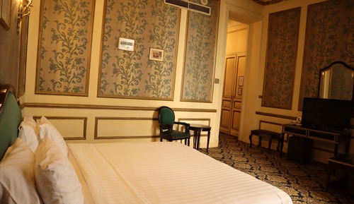 Golden Classic Room City View
