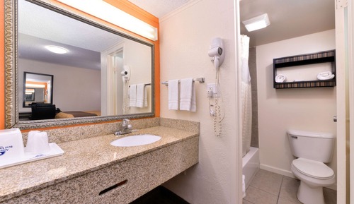 Room, 2 Queen Beds, Smoking, Kitchenette