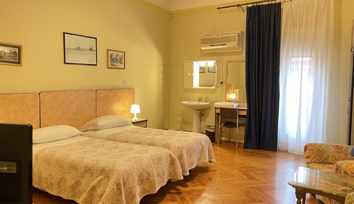 Single Room, Shared Bathroom (Not Refundable)