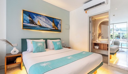 Deluxe Suite with Pool Access