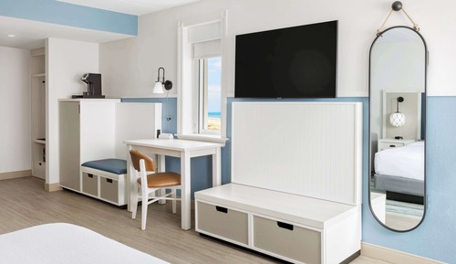 Room, 1 King Bed, Corner (Oceanfront)