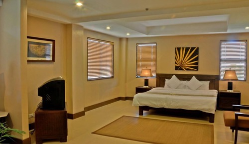 Suite, 3 Bedrooms