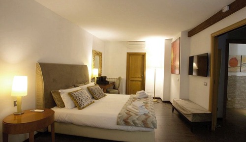 Triple Room, Annex Building