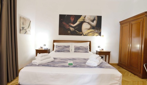 Double Room, 1 Queen Bed