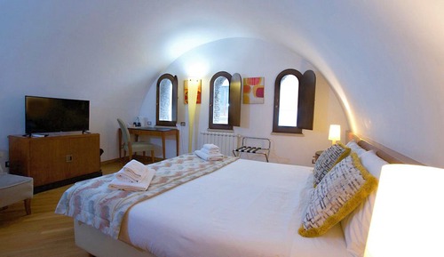 Suite, Annex Building