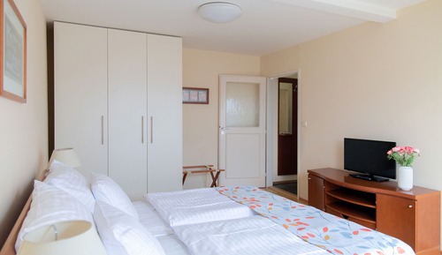 Standard Studio Suite, 1 Queen Bed, Kitchen, City View