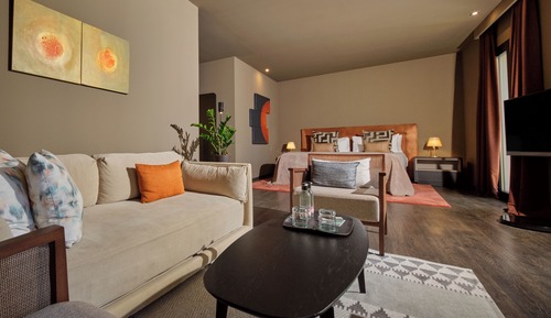Suite, Courtyard View
