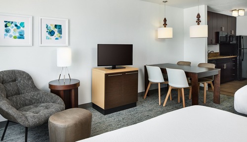 Studio, 2 Queen Beds (Mobility/Hearing Access, Roll-In Shwr)