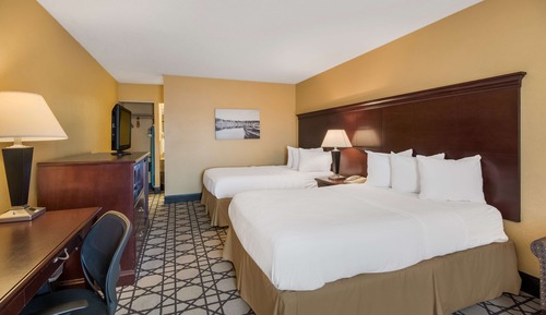 Standard Room, 2 Double Beds, Accessible, Bathtub