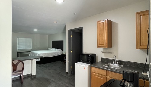 Basic Studio Suite, 1 King Bed, Non Smoking