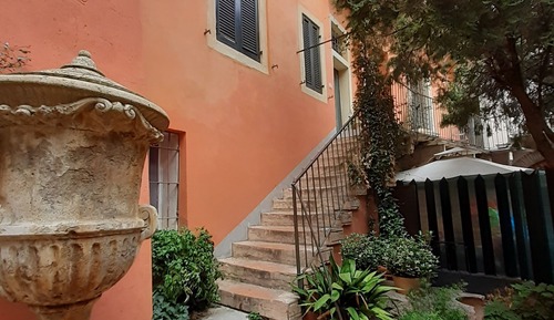 Appartamento su due livelli - (Romeo&Juliet - Via Dietro Filippini 2)