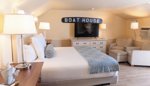 Deluxe Room, 1 King Bed, Harbor View