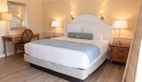 Signature Room, 1 King Bed, Balcony