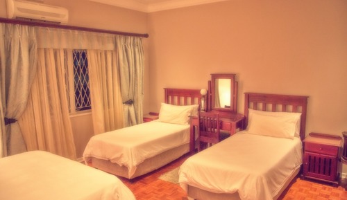 Room 2 - Deluxe Family Room (2)