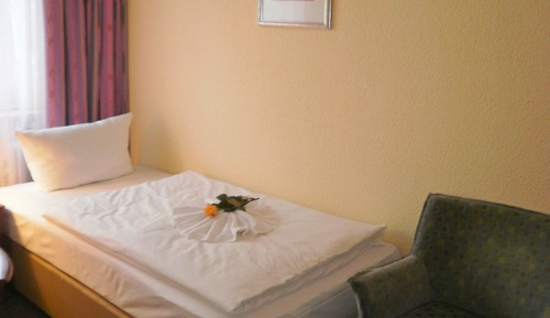 Comfort Single Room, Shared Bathroom