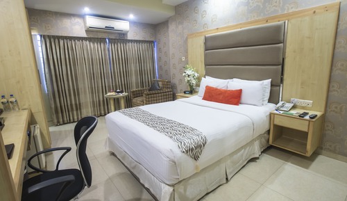 Deluxe Queen Room