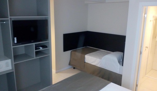 Studio, Balcony