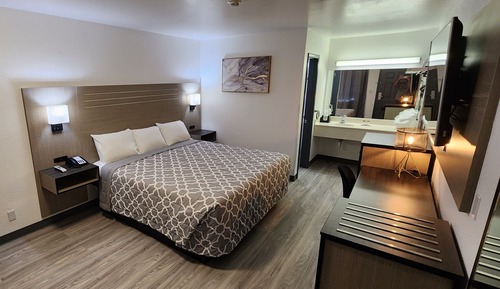 Standard Room, 1 King Bed, Non Smoking, Refrigerator & Microwave