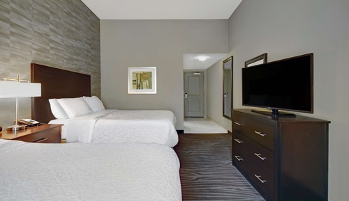 Room, 2 Queen Beds, Hearing Accessible with Tub