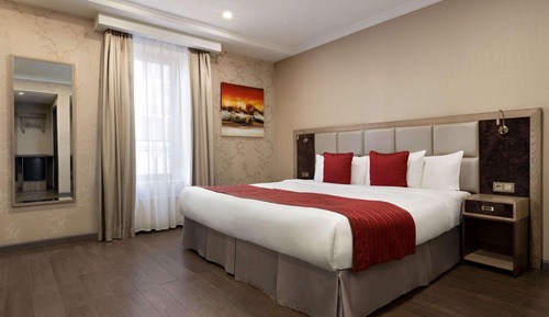 Deluxe Room, 1 King Bed, Non Smoking