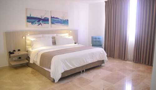 Premium Room, 1 Queen Bed, Non Smoking, City View