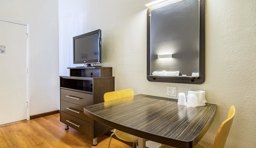 Standard Room, 1 King Bed, Non Smoking, Kitchenette