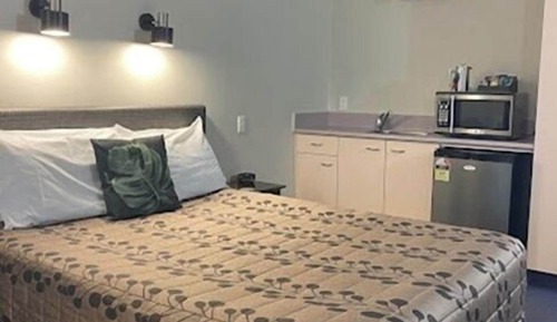 Basic Studio, 1 Queen Bed