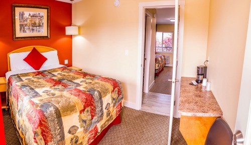Room, 2 Queen Beds, Courtyard View, Poolside
